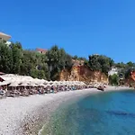 Seaview Terrace Haven-perfect Location By The Sea Prázdninový dům Avía