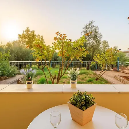 Seaview Terrace Haven-perfect Location By The Sea Αβία