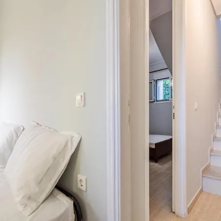 Seaview Terrace Haven-perfect Location By The Sea בית נופש