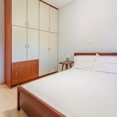 Seaview Terrace Haven-perfect Location By The Sea Avía
