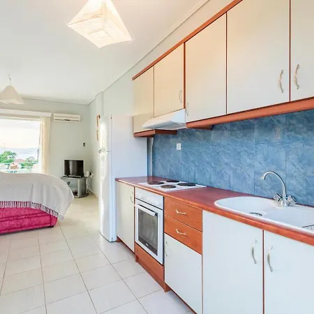 Seaview Terrace Haven-perfect Location By The Sea בית נופש