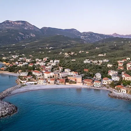 Seaview Terrace Haven-perfect Location By The Sea Prázdninový dům Avía