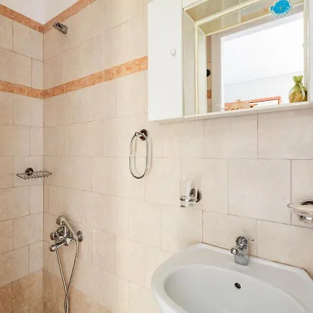 Seaview Terrace Haven-perfect Location By The Sea *