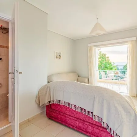 Seaview Terrace Haven-perfect Location By The Sea Avía
