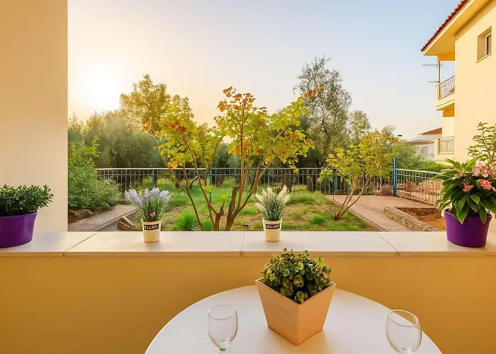 Seaview Terrace Haven-perfect Location By The Sea Avía