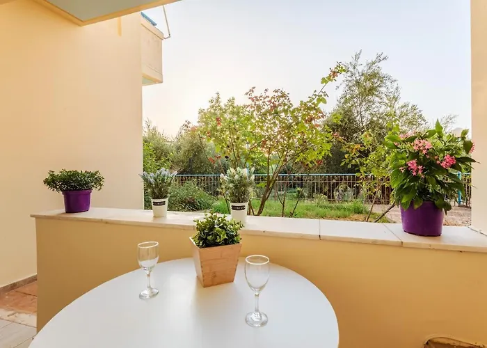 Seaview Terrace Haven-perfect Location By The Sea