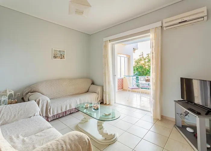 Seaview Terrace Haven-perfect Location By The Sea Avía