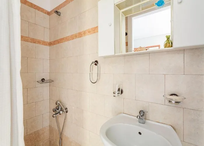 Seaview Terrace Haven-perfect Location By The Sea *